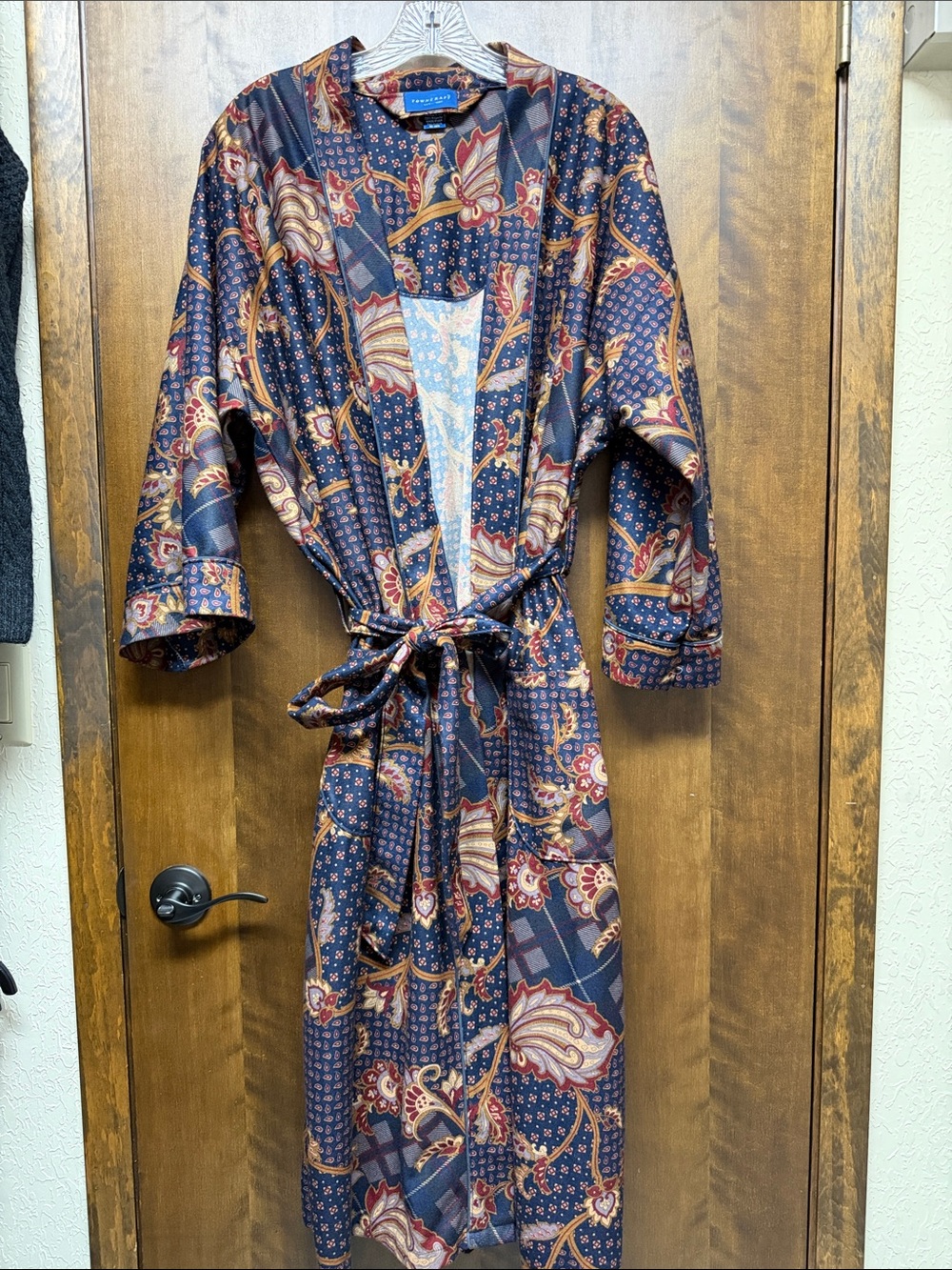 Men’s Vintage Towncraft Navy and Red Paisley Robe with Pockets
